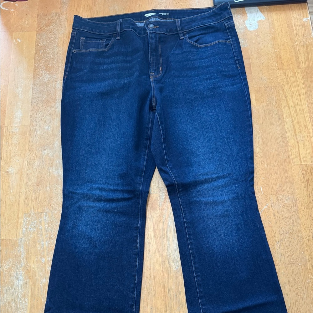 Old Navy Women's Deep Blue Kicker bootcut mid rise Jeans Size 14 short